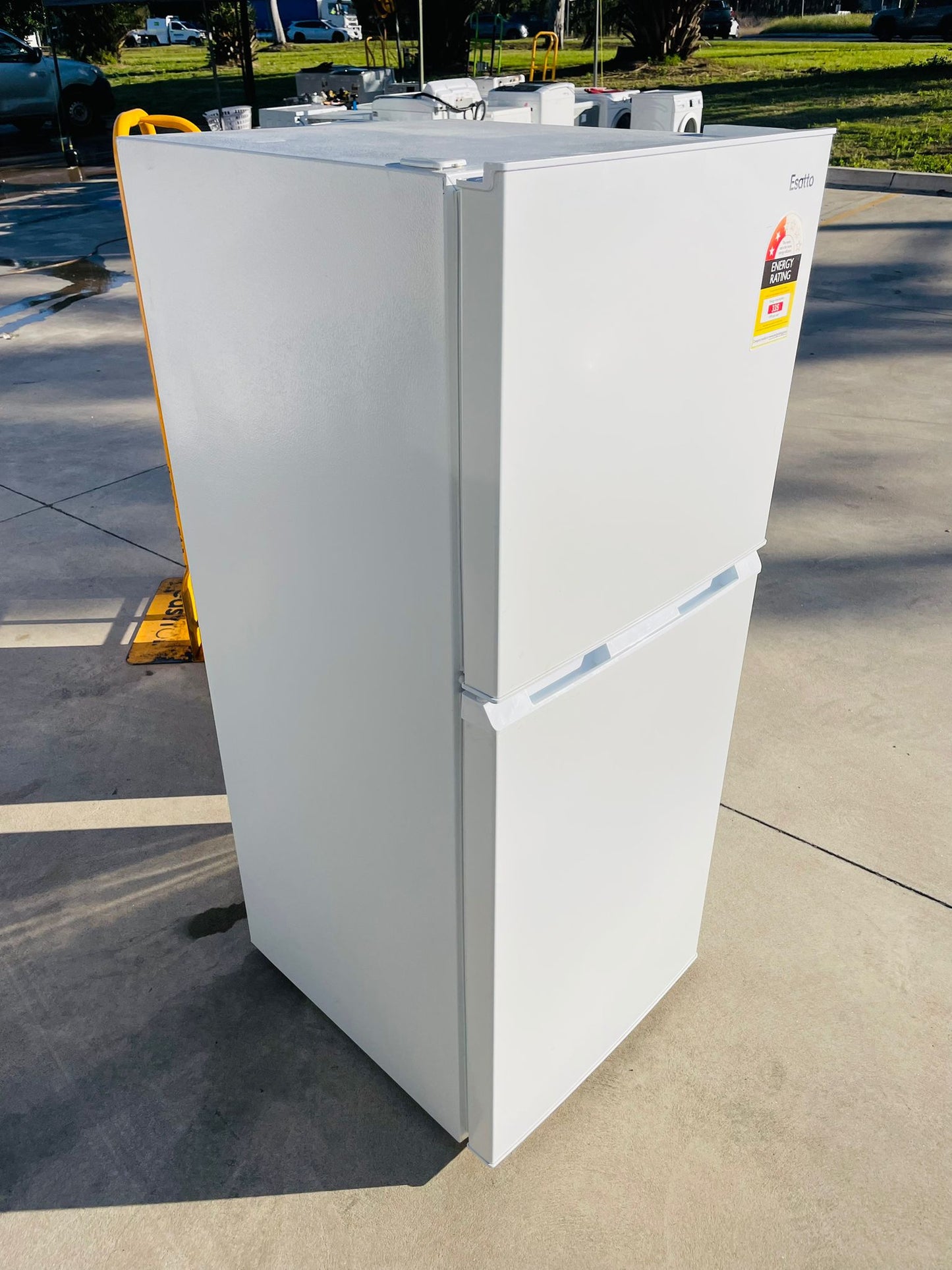 ESATO 207 LITRES FRIDGE FREEZER & SOLT 5.5 KGS TOP LOADER WASHING MACHINE COMBO PACKAGE DEAL