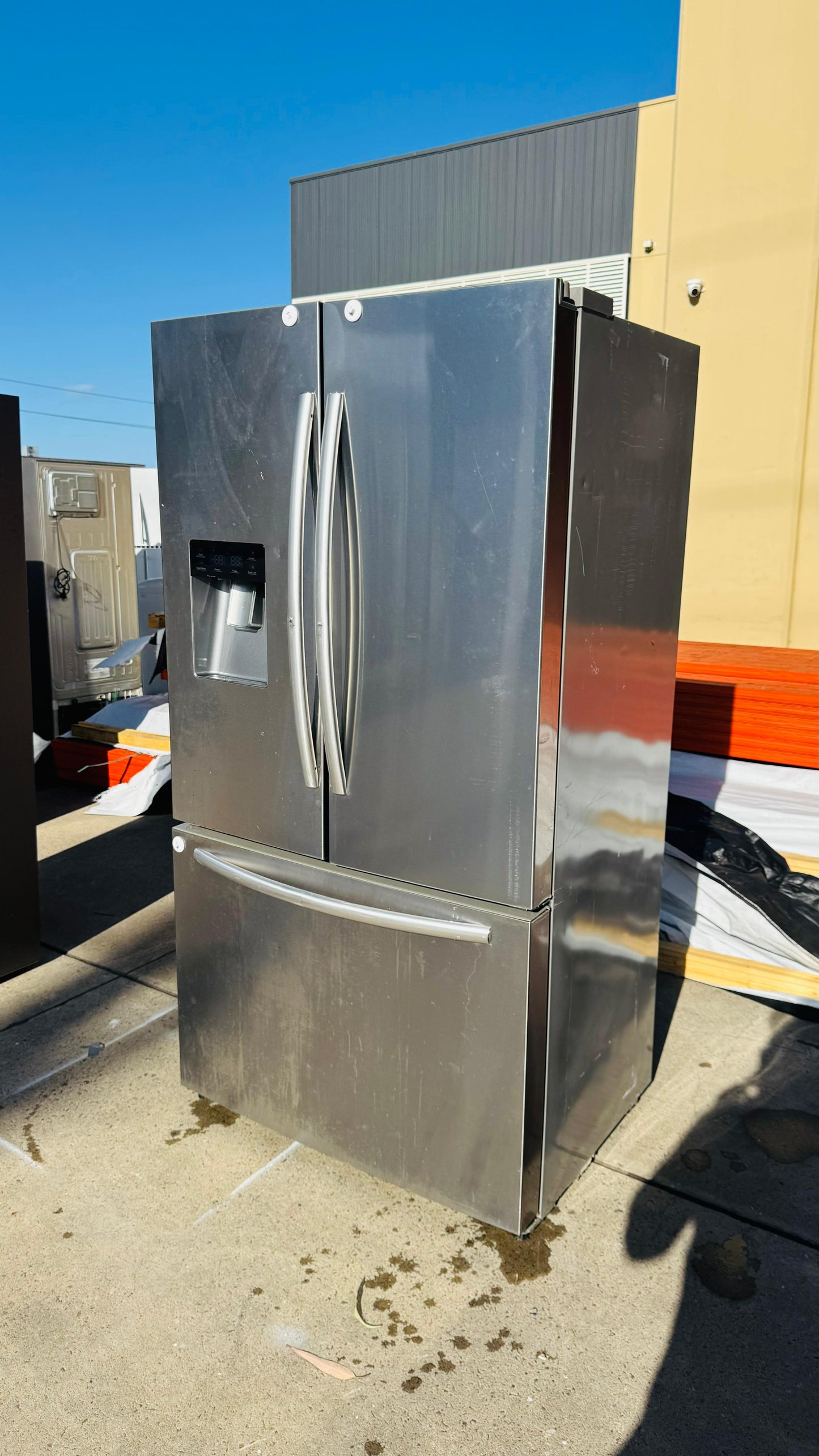 HISENSE 630 LITRES FRENCH DOOR FRIDGE FREEZER