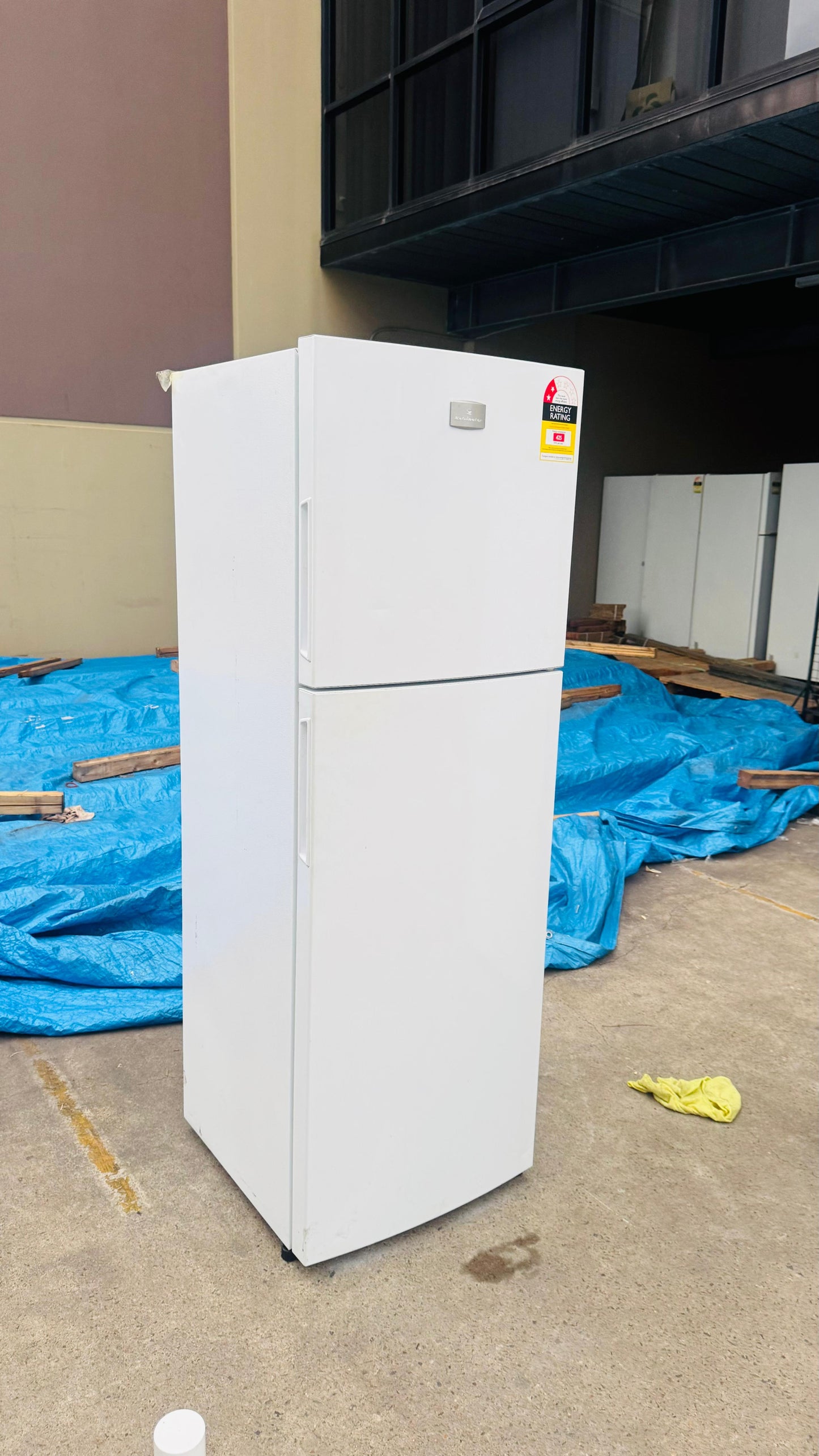 KELVINATOR 275 LITRES FRIDGE FREEZER