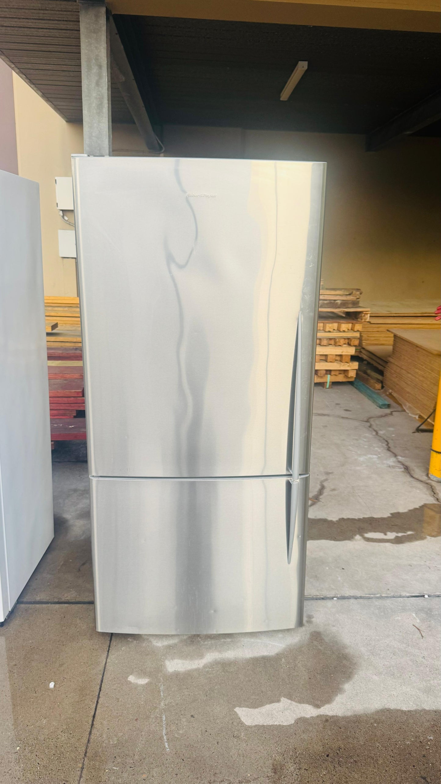 FISHER & PAYKEL 519 LITRES FRIDGE FREEZER