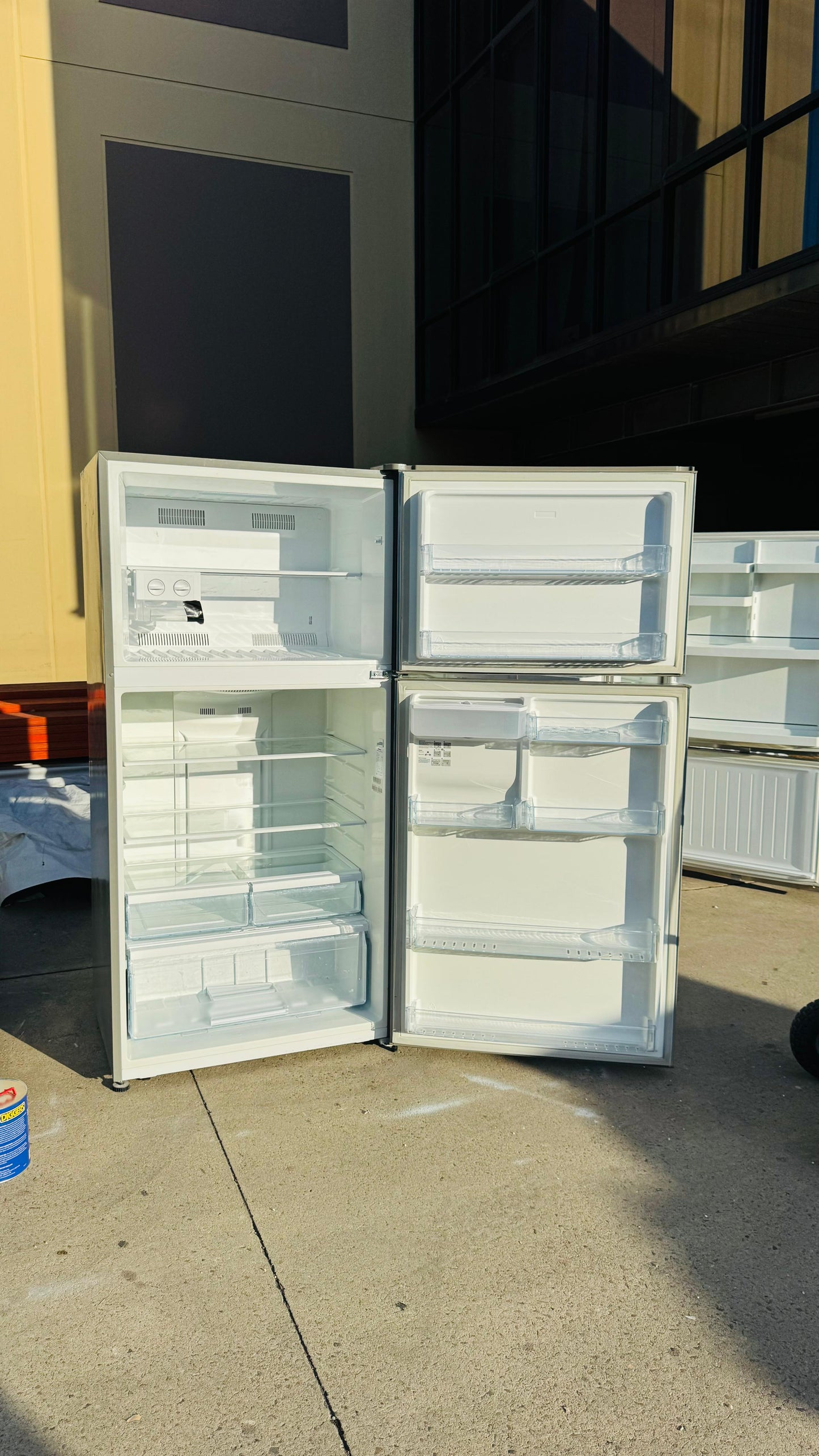 HISENSE 593 LITRES FRIDGE & FREEZER & WATER DISPENSER