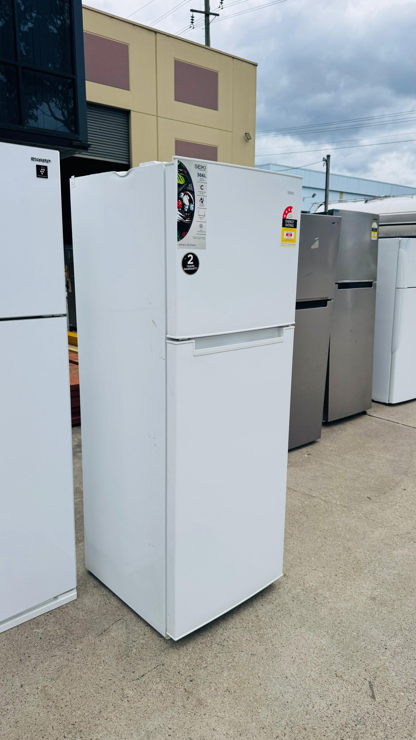SEKI 366 LITRES FRIDGE FREEZER