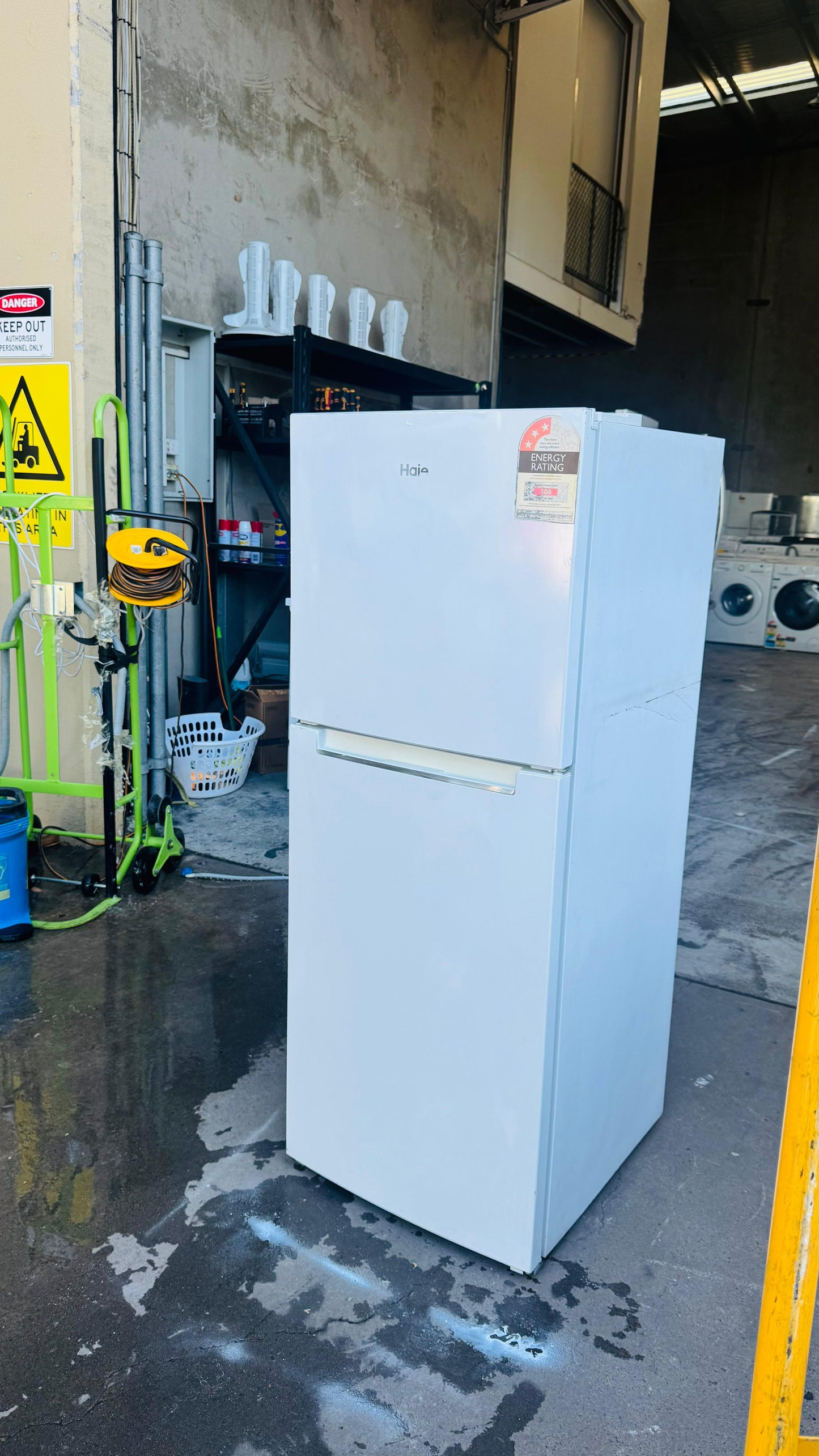 HAIER 221 LITRES FRIDGE FREEZER