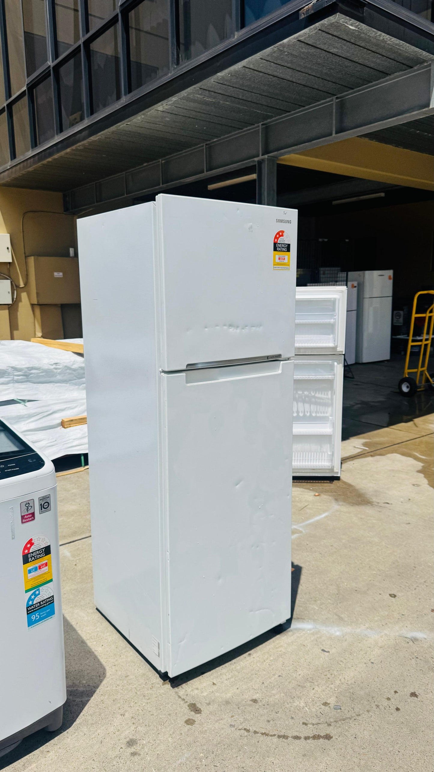 SAMSUNG 341 LITRES FRIDGE FREEZER