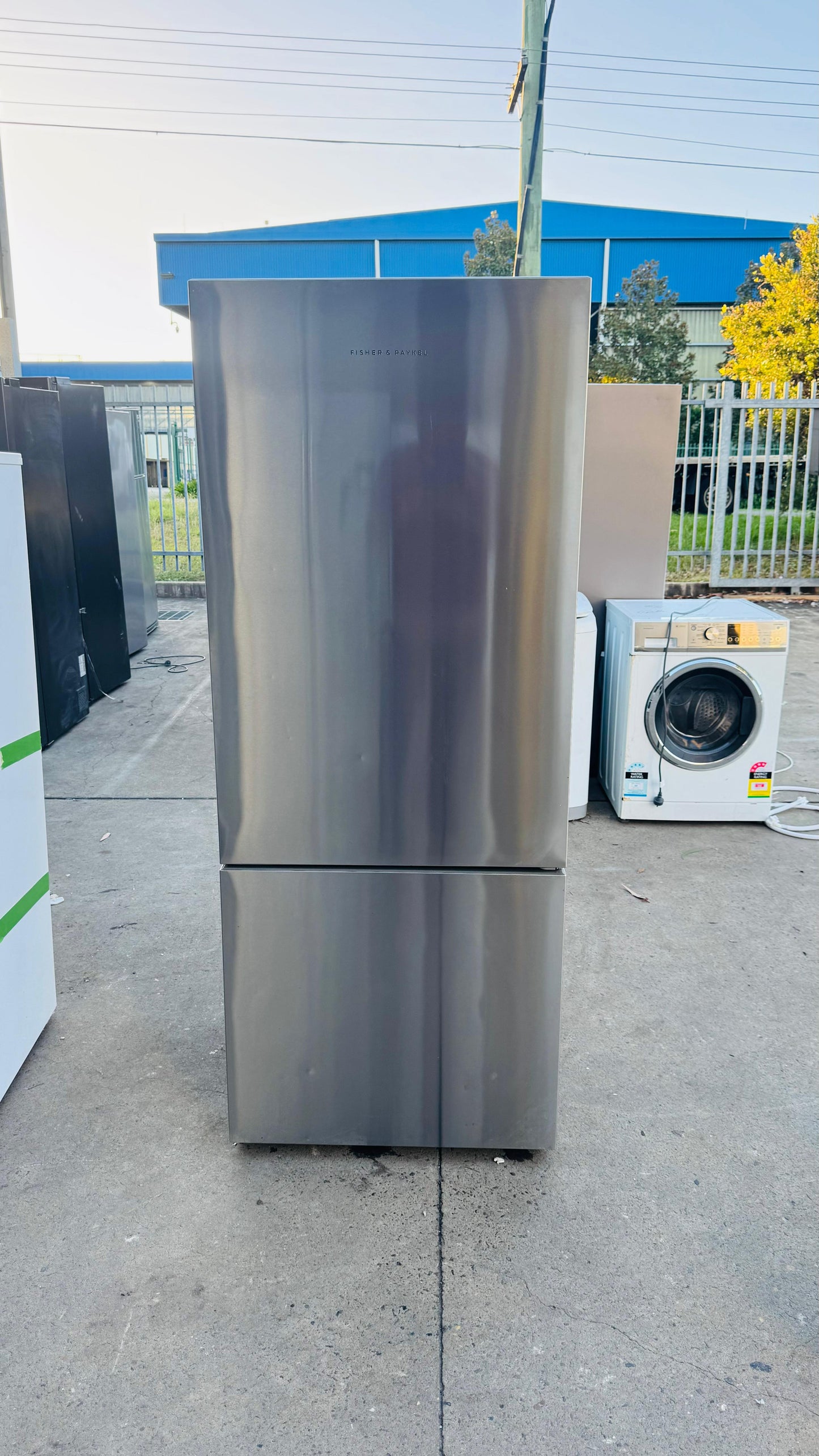 FISHER AND PAYKEL 442 LITRES FRIDGE FREEZER