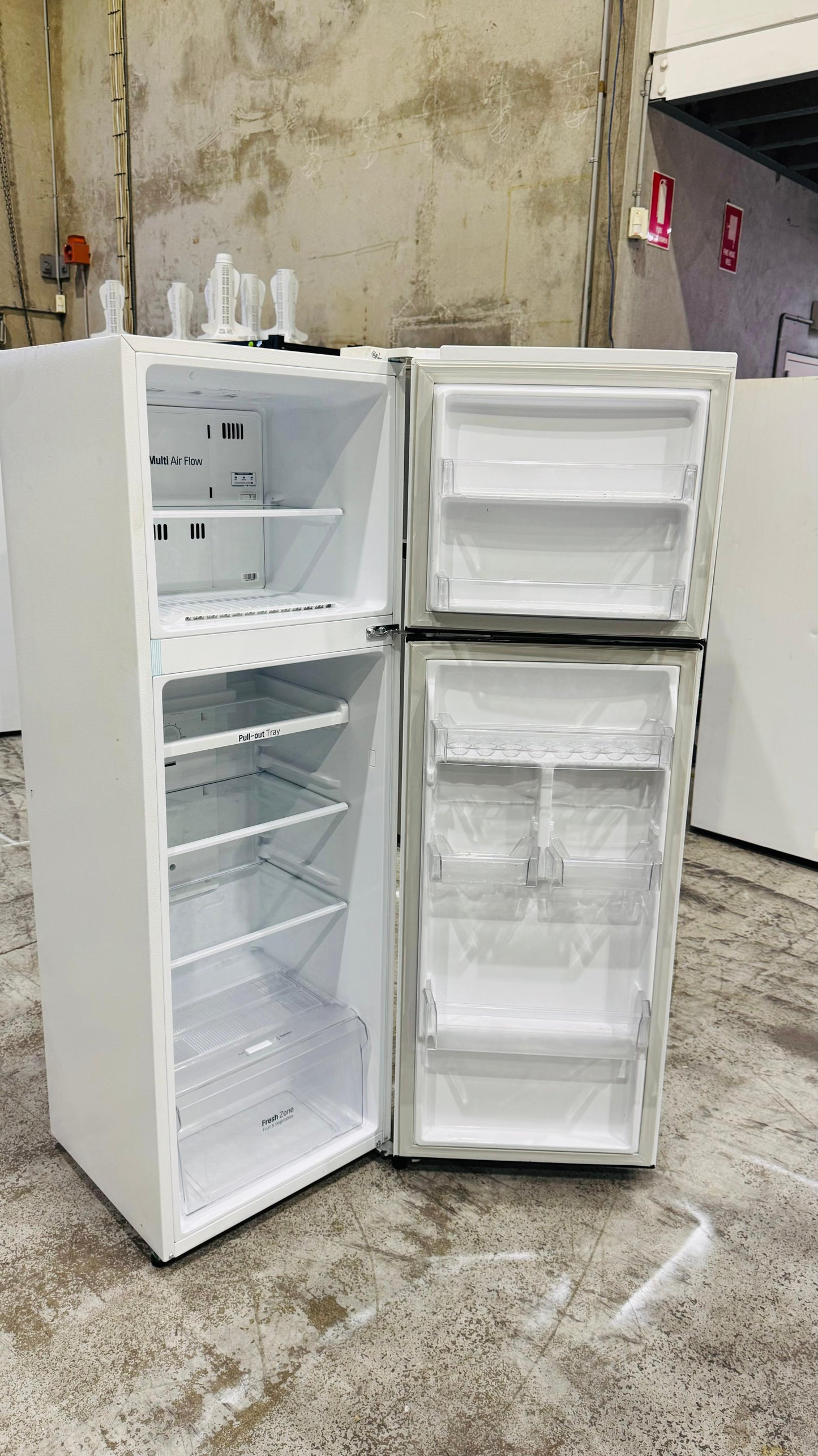 LG 279 LITRES FRIDGE FREEZER
