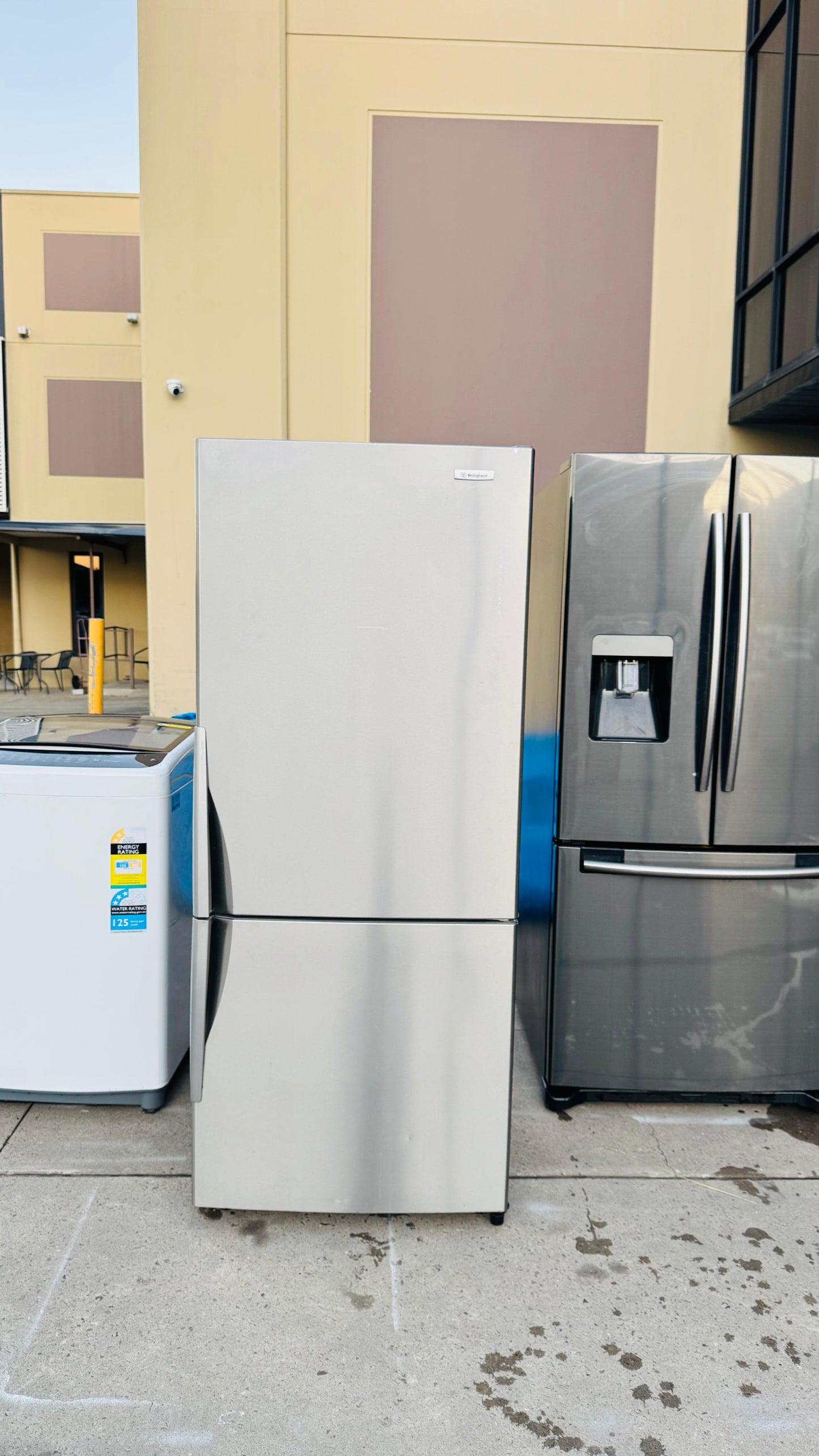 WESTINGHOUSE 430 LITRES FRIDGE FREEZER