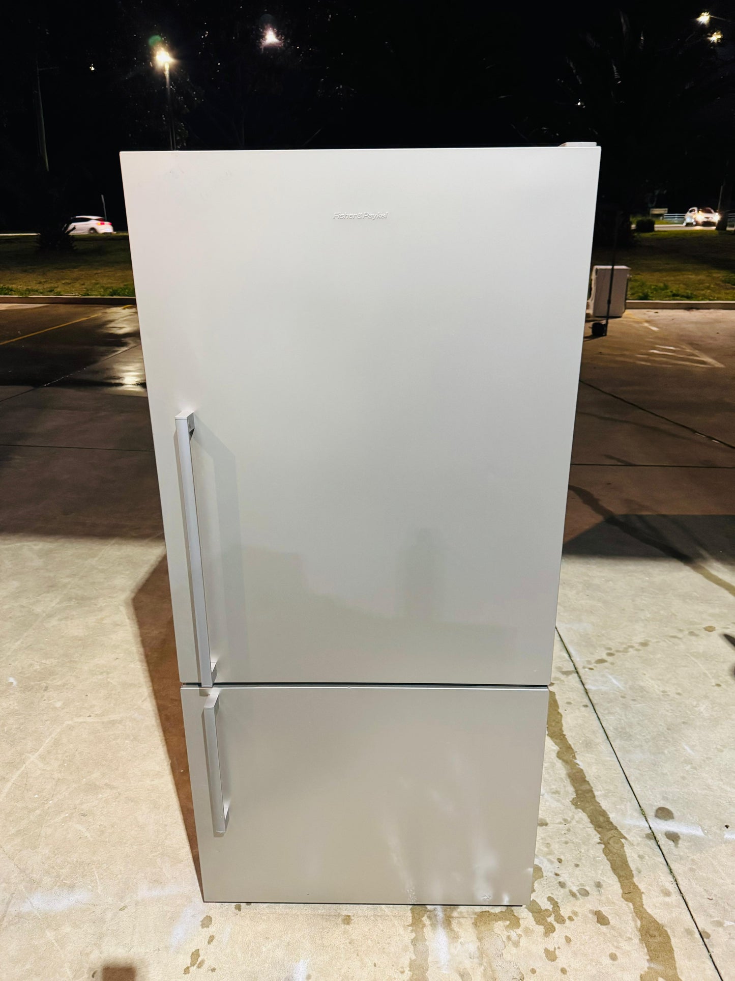 FISHER AND PAYKEL 519 LITRES FRIDGE FREEZER