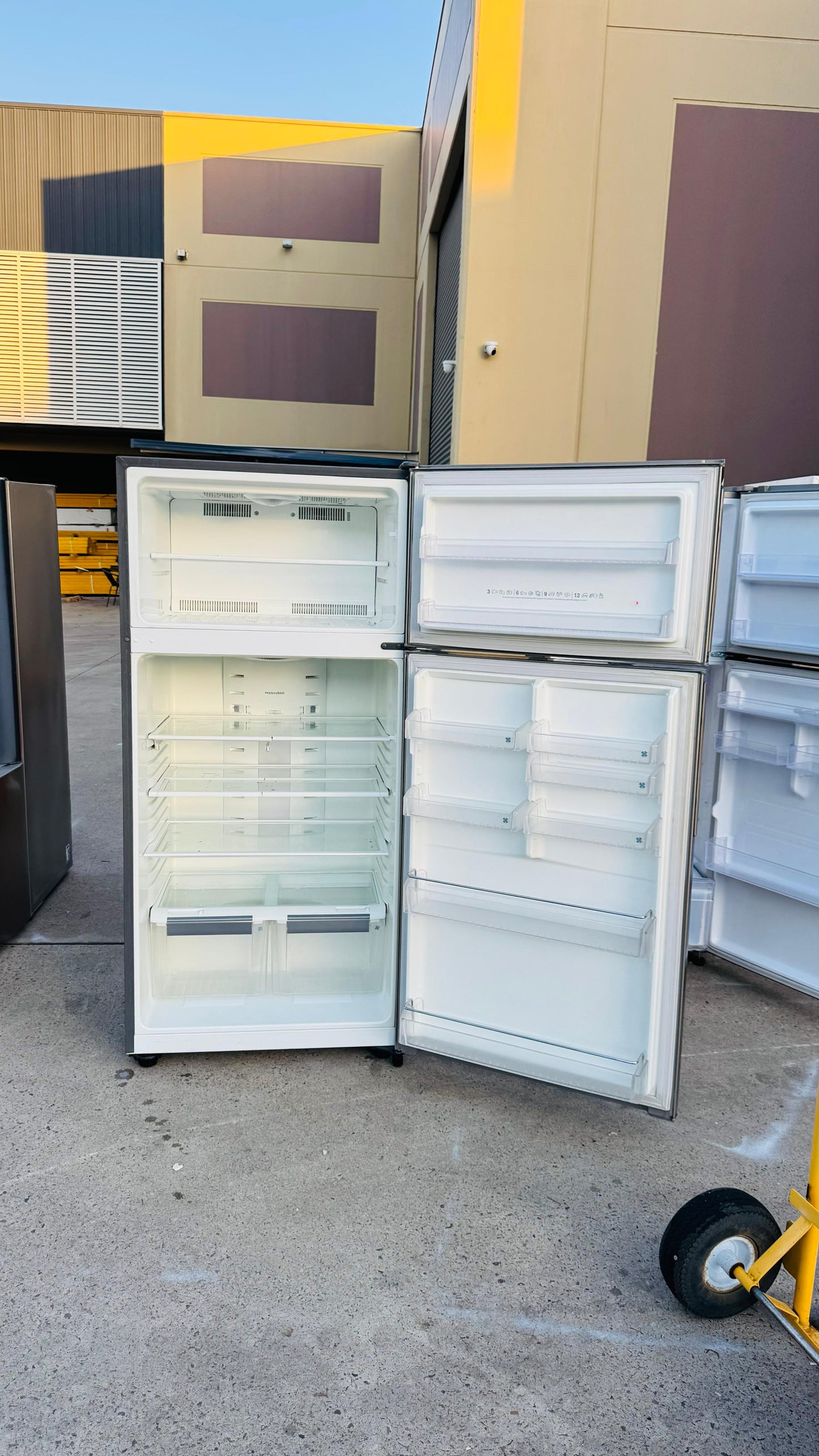 ELECTROLUX 520 LITRES FRIDGE FREEZER