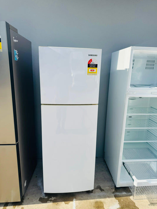 SAMSUNG 238 LITRES FRIDGE FREEZER