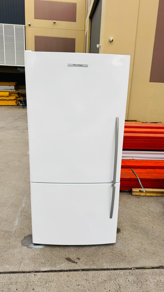 FISHER AND PAYKEL 519 LITRES FRIDGE FREEZER