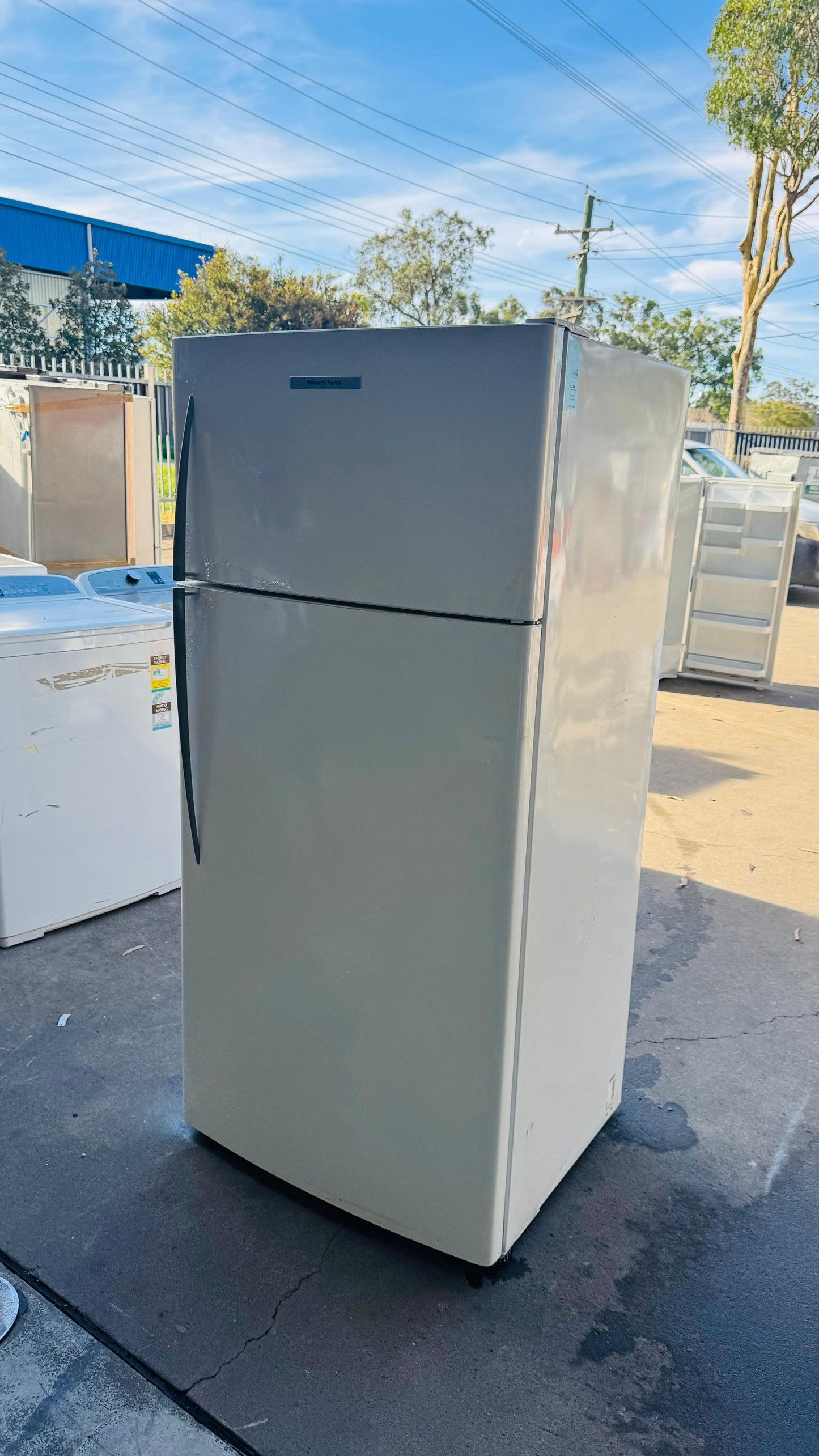 FISHER AND PAYKEL 517 LITRES FRIDGE FREEZER