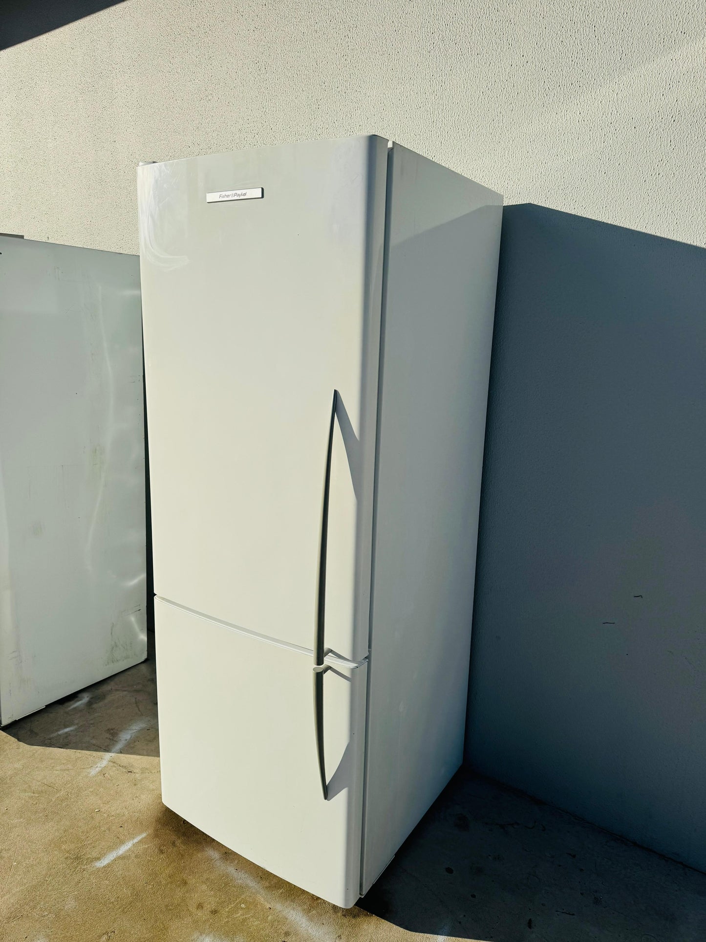 FISHER AND PAYKEL 403 LITRES FRIDGE FREEZER