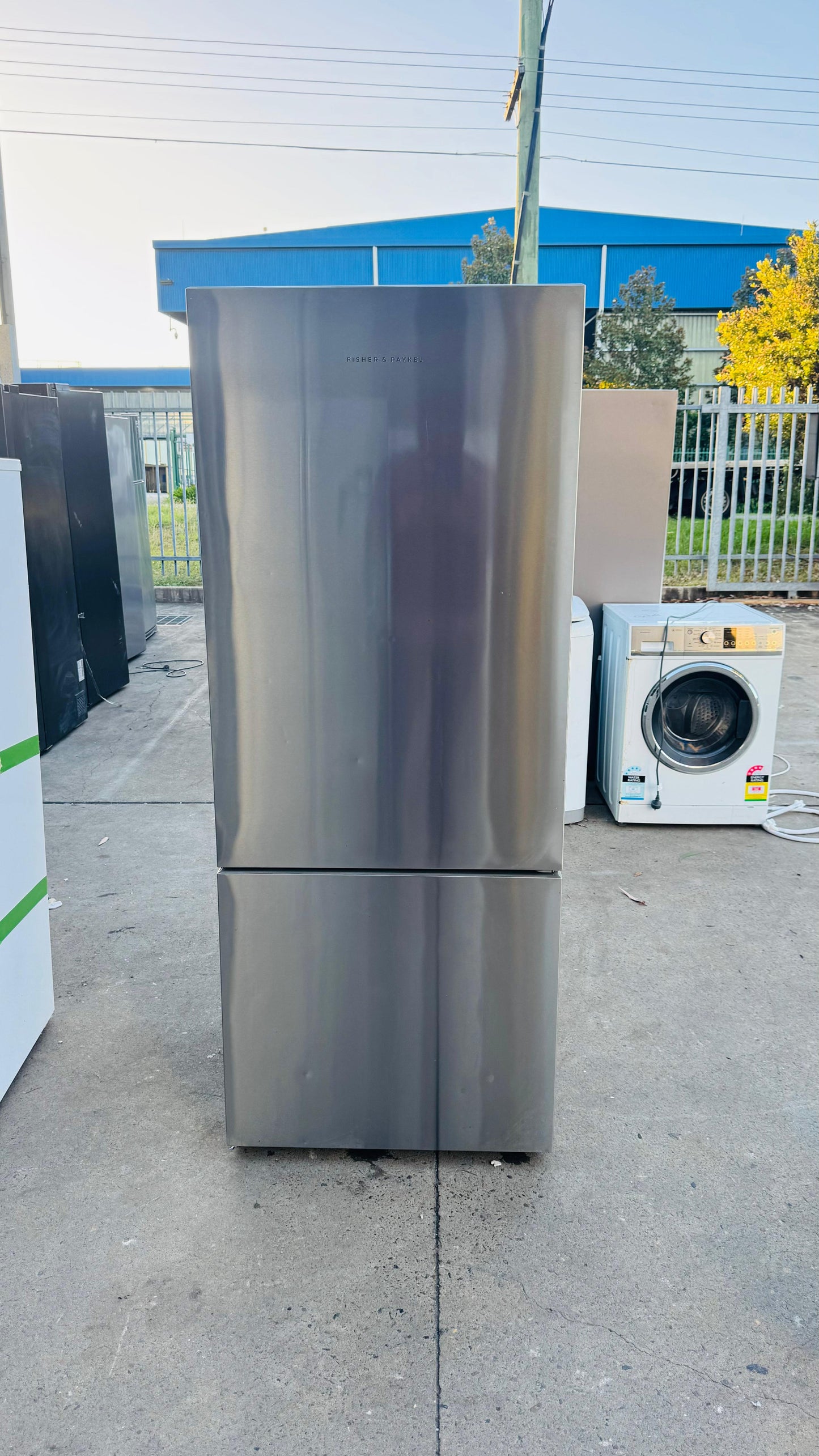 FISHER AND PAYKEL 442 LITRES FRIDGE FREEZER