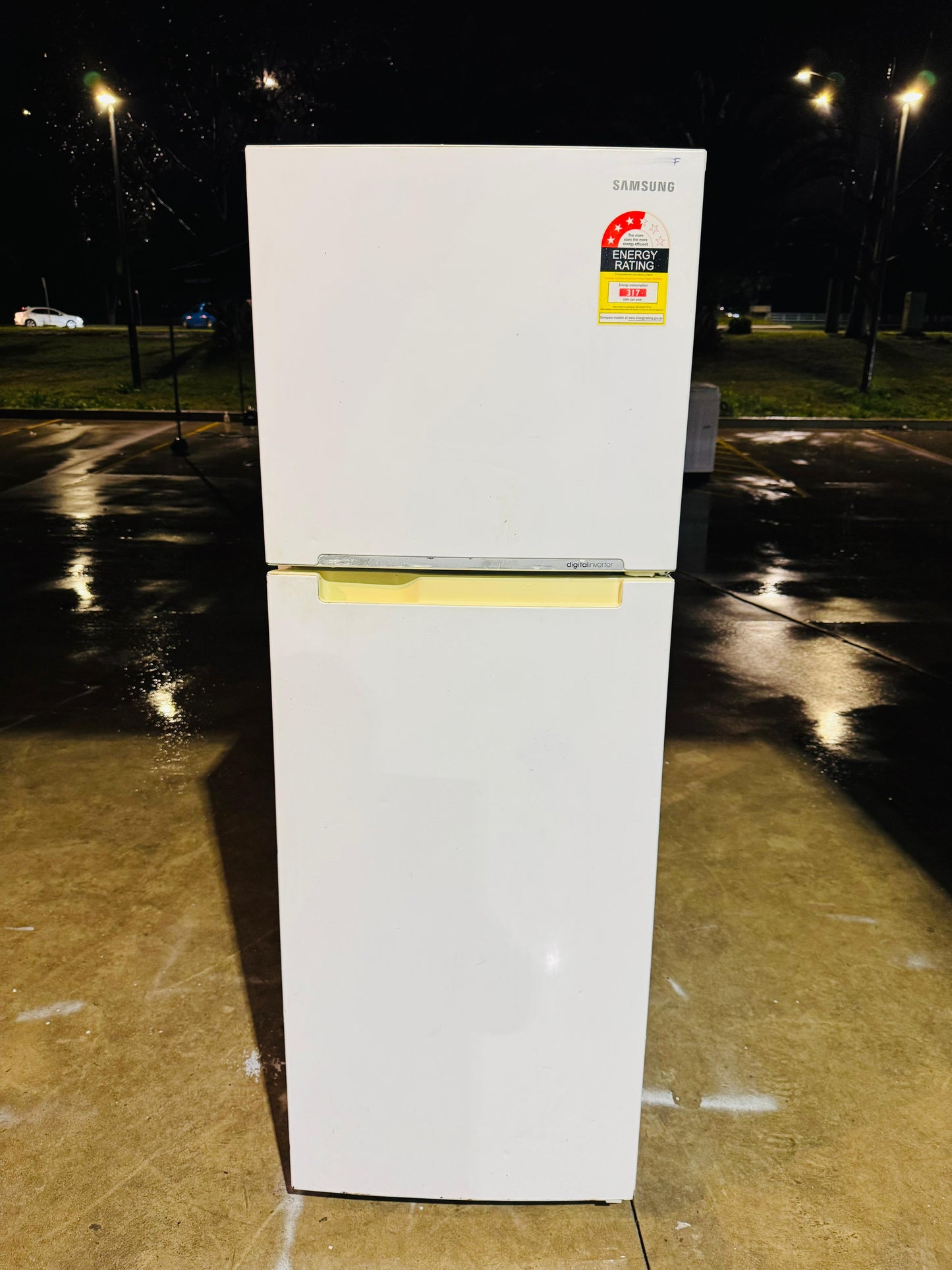 SAMSUNG 341 LITRES FRIDGE FREEZER