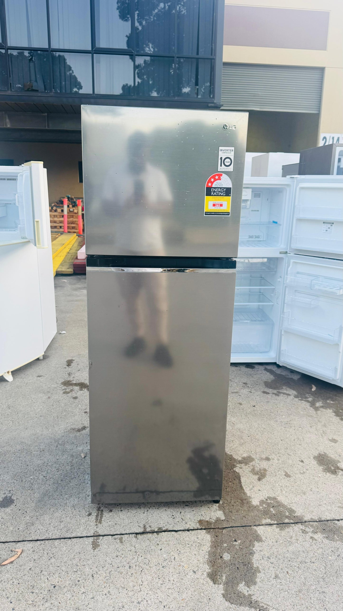 LG 243 LITRES FRIDGE FREEZER