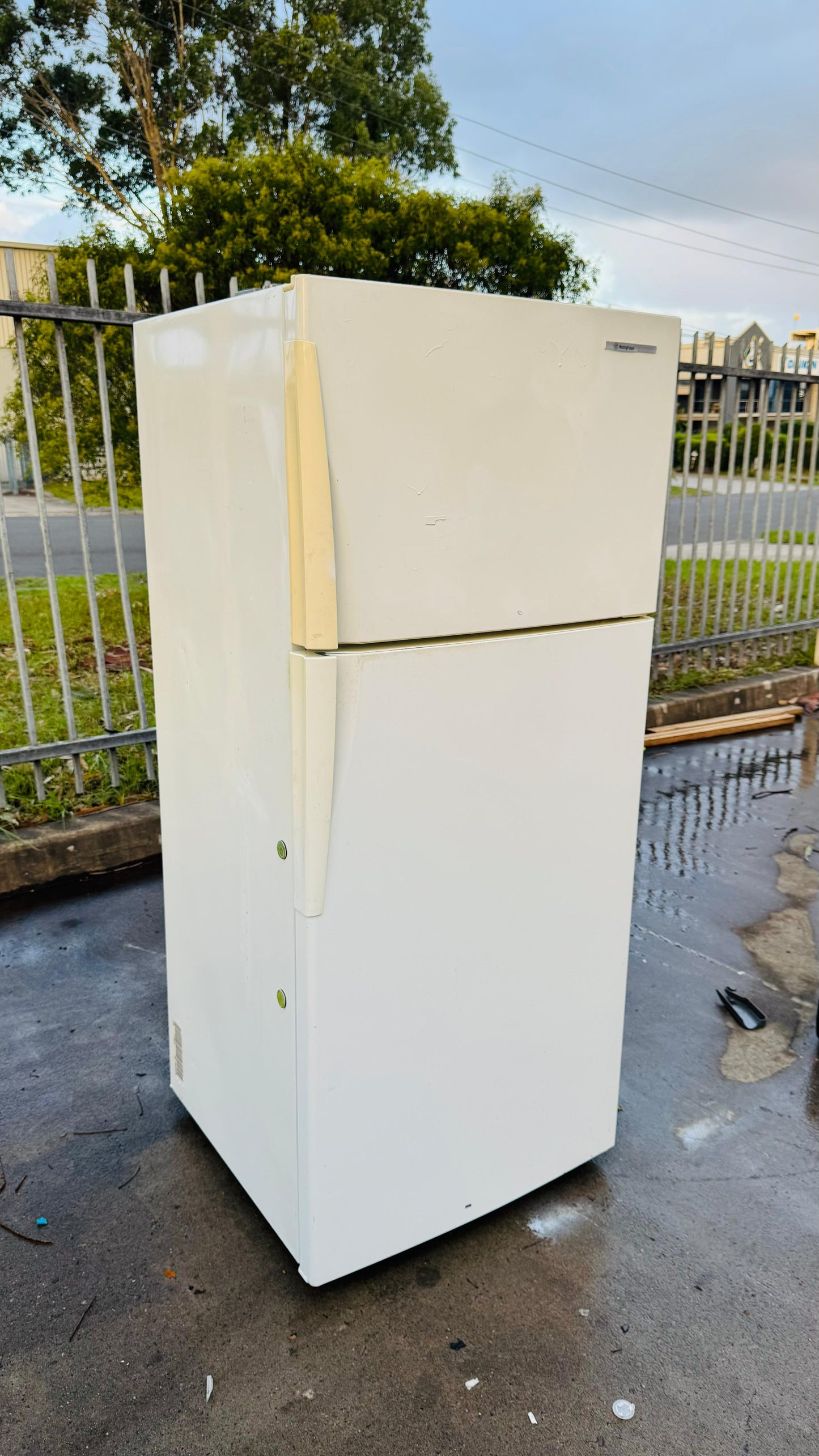 WESTINGHOUSE 416 LITRES FRIDGE FREEZER