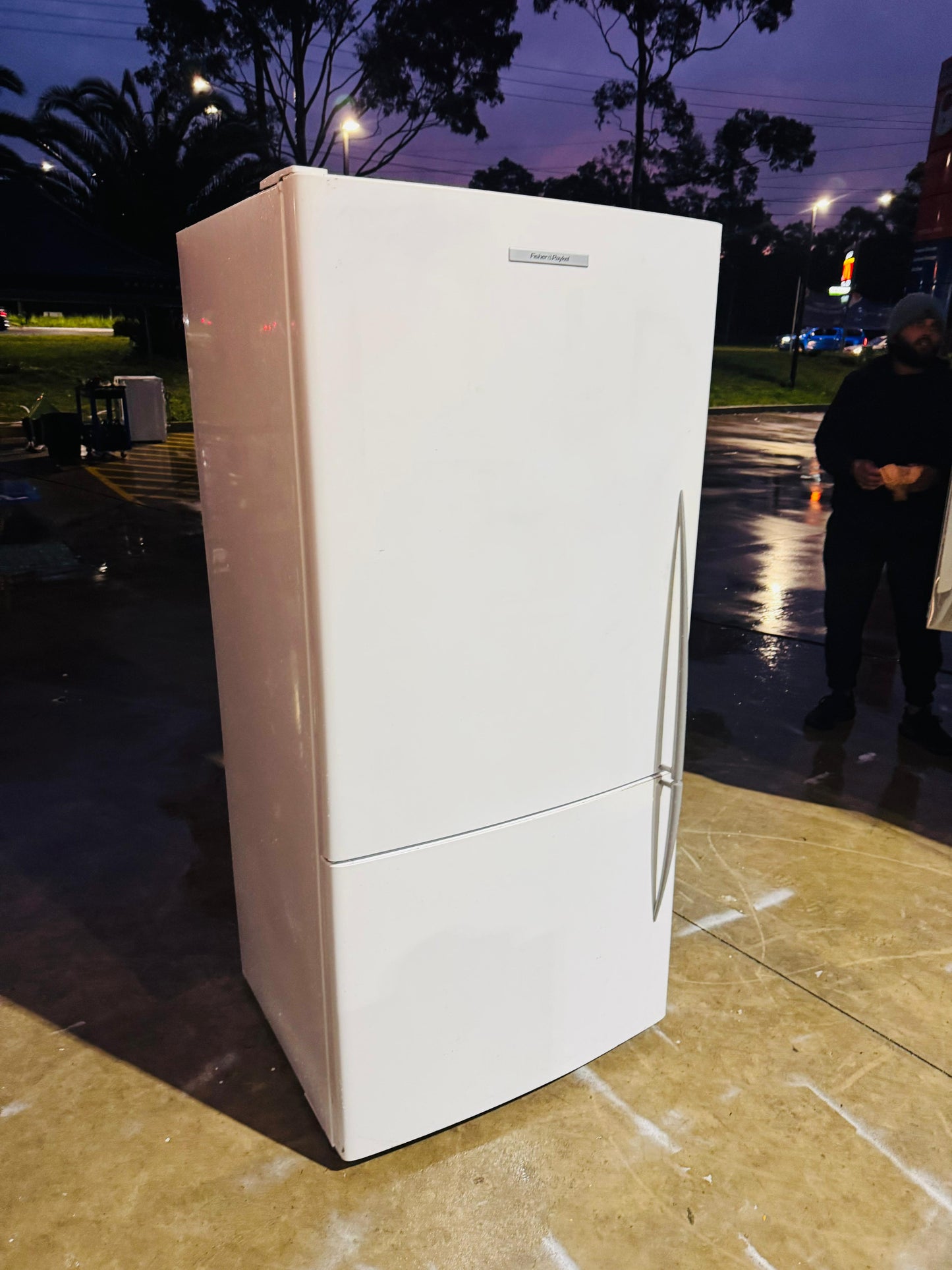 FISHER AND PAYKEL 519 LITRES FRIDGE FREEZER