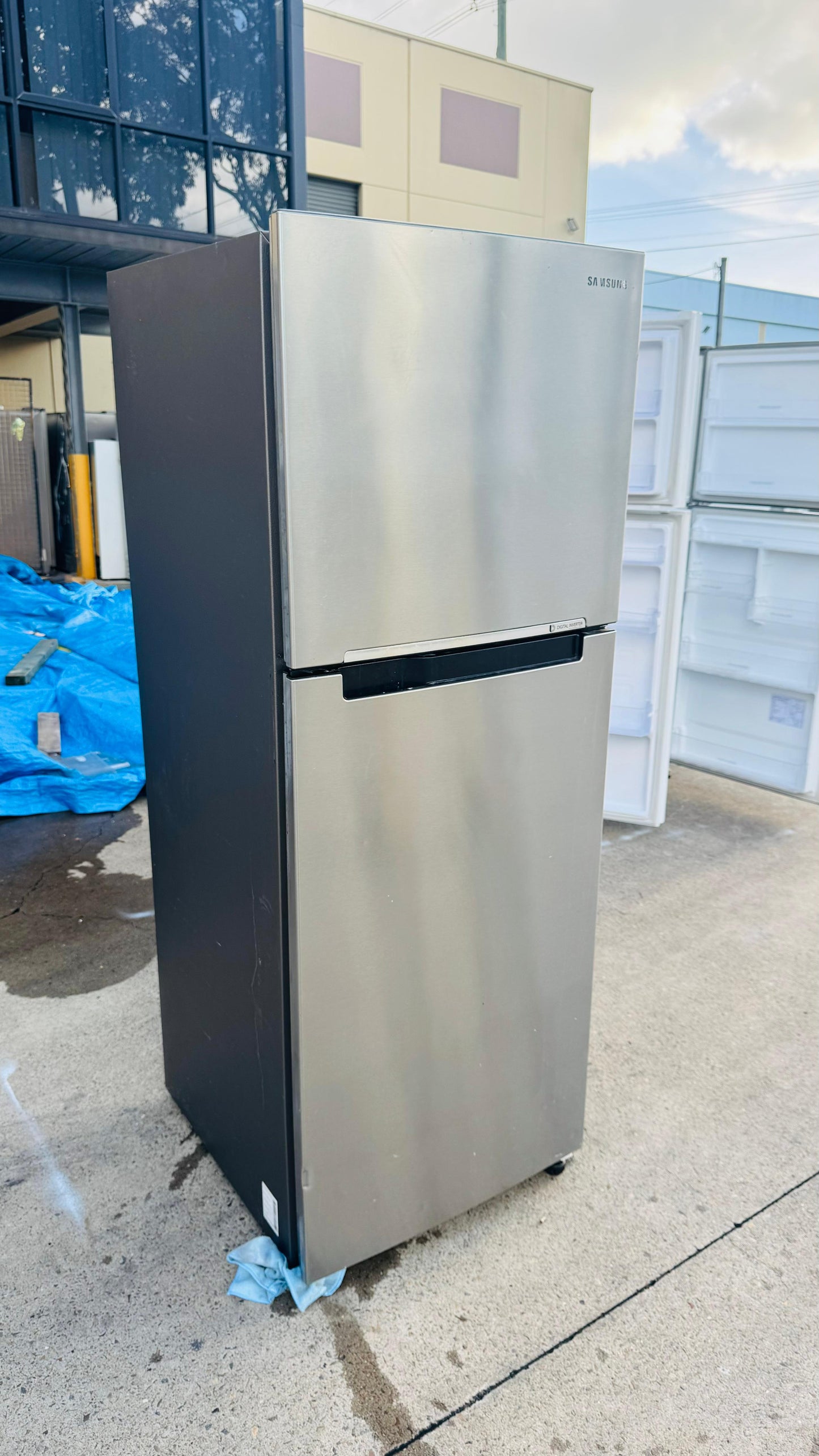 SAMSUNG 318 LITRES FRIDGE FREEZER