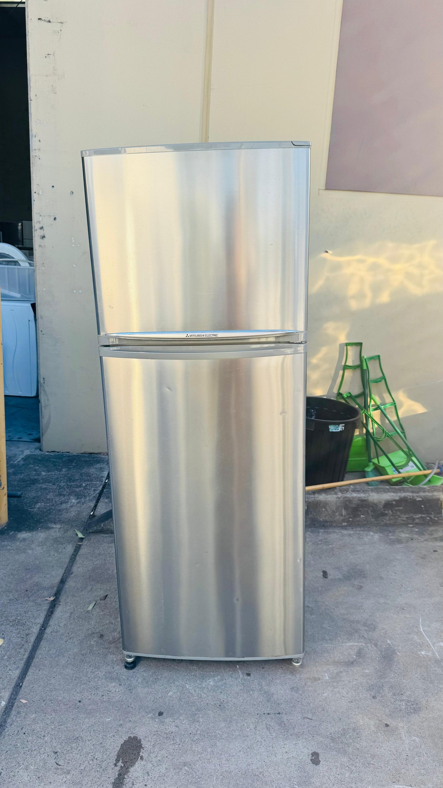 MITSUBUSHI 395 LITRES FRIDGE FREEZER