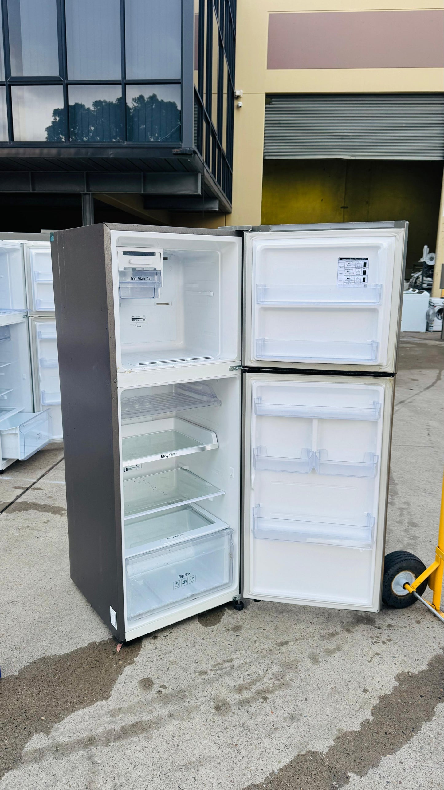 SAMSUNG 320 LITRES FRIDGE FREEZER