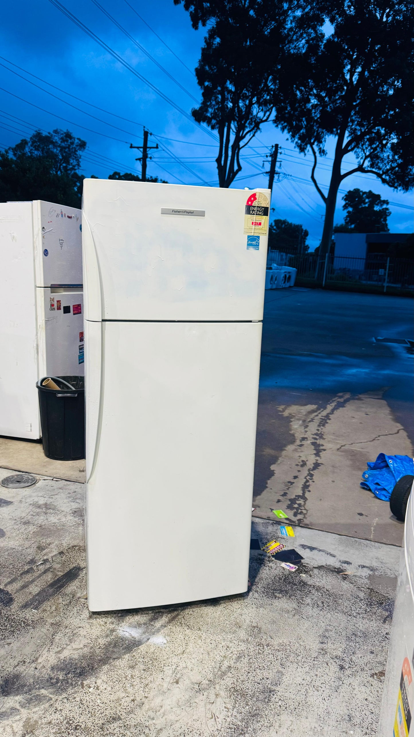 FISHER AND PAYKEL 380 LITRES FRIDGE FREEZER