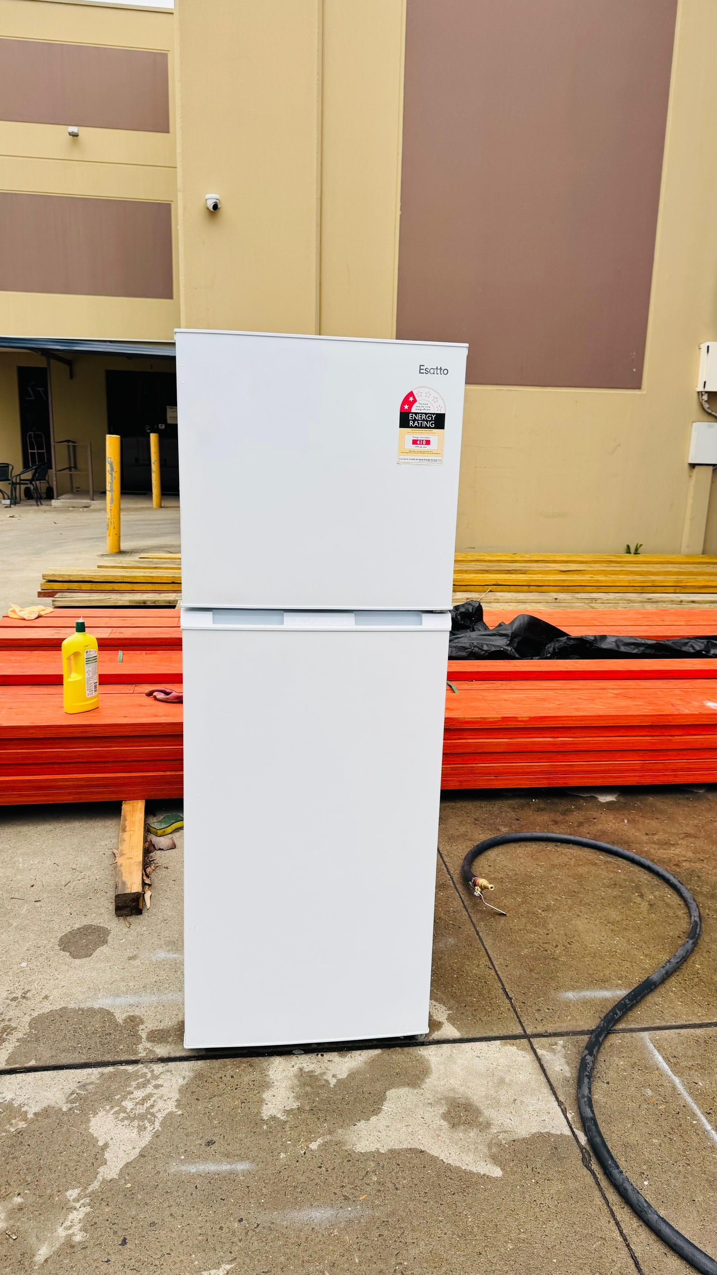 ESATTO 239 LITRES FRIDGE FREEZER