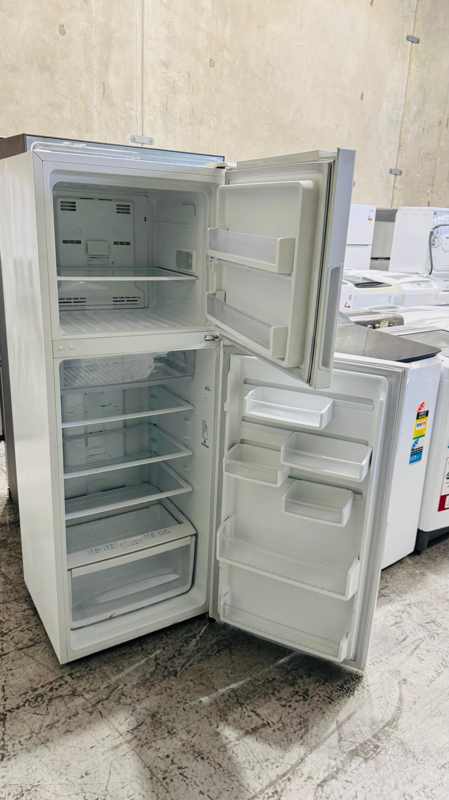 WESTINGHOUSE 340 LITRES FRIDGE FREEZER