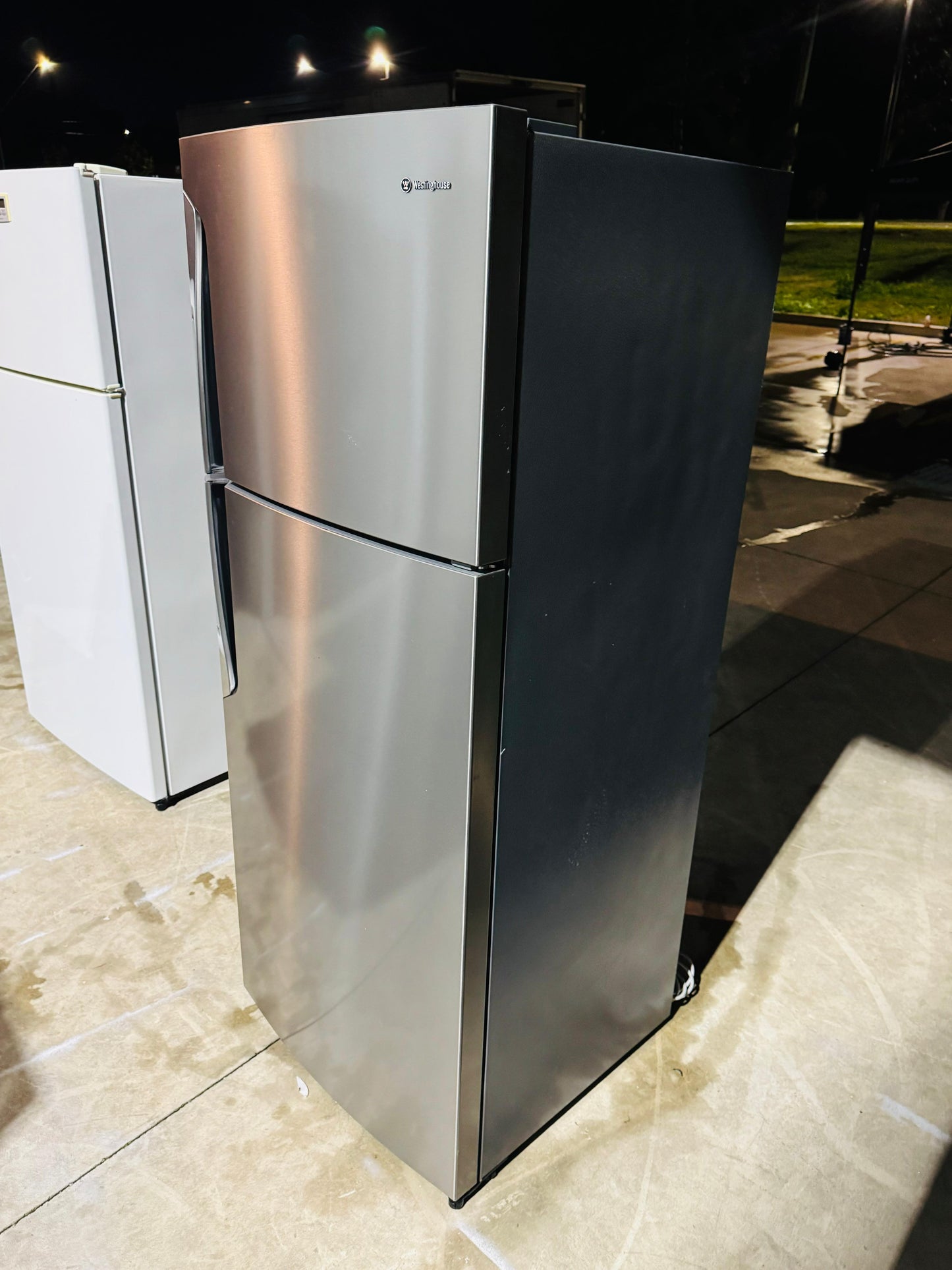 WESTING HOUSE 462 LITRES FRIDGE FREEZER