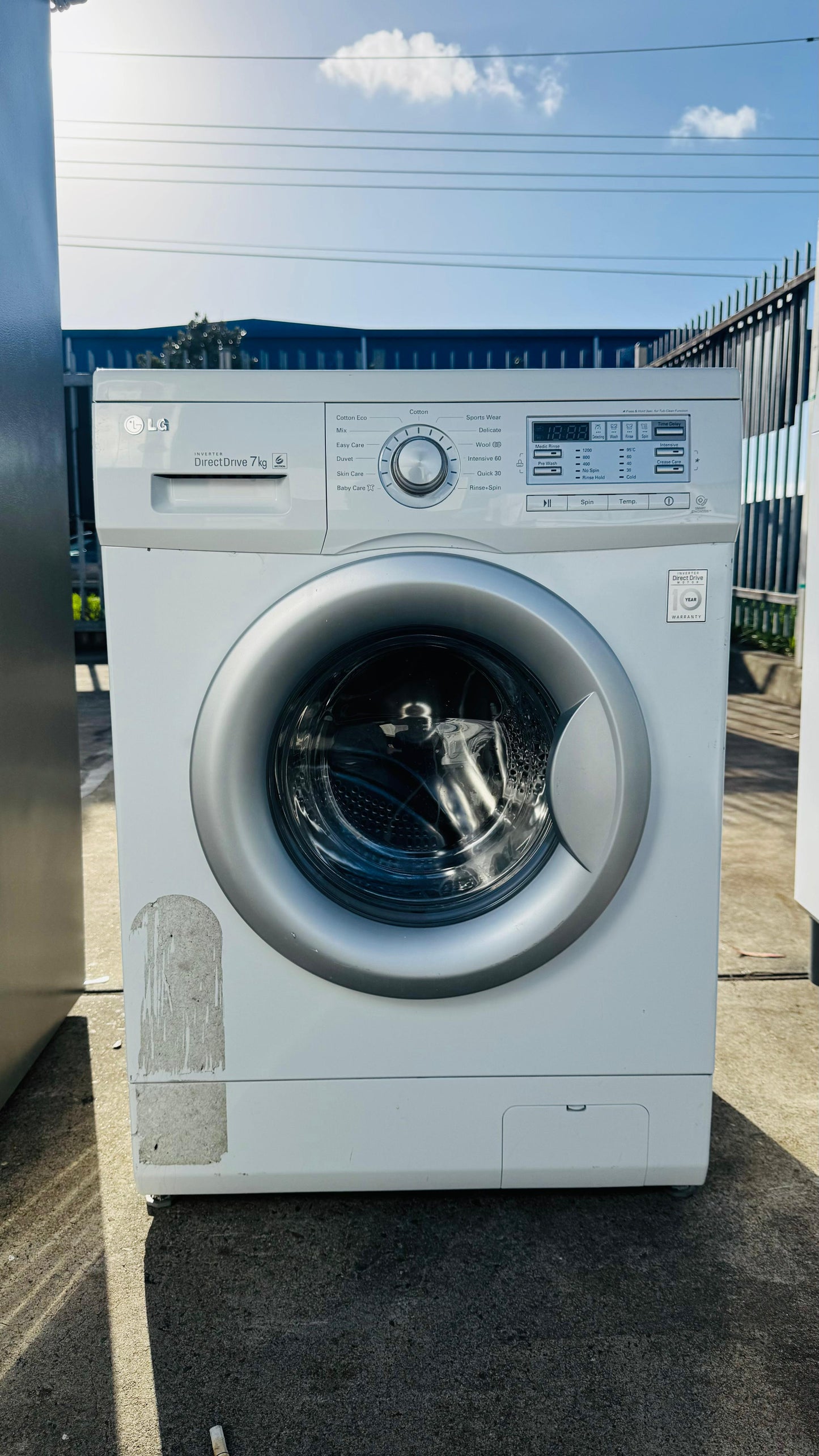 LG 7KGS FRONT LOADER WASHING MACHINE