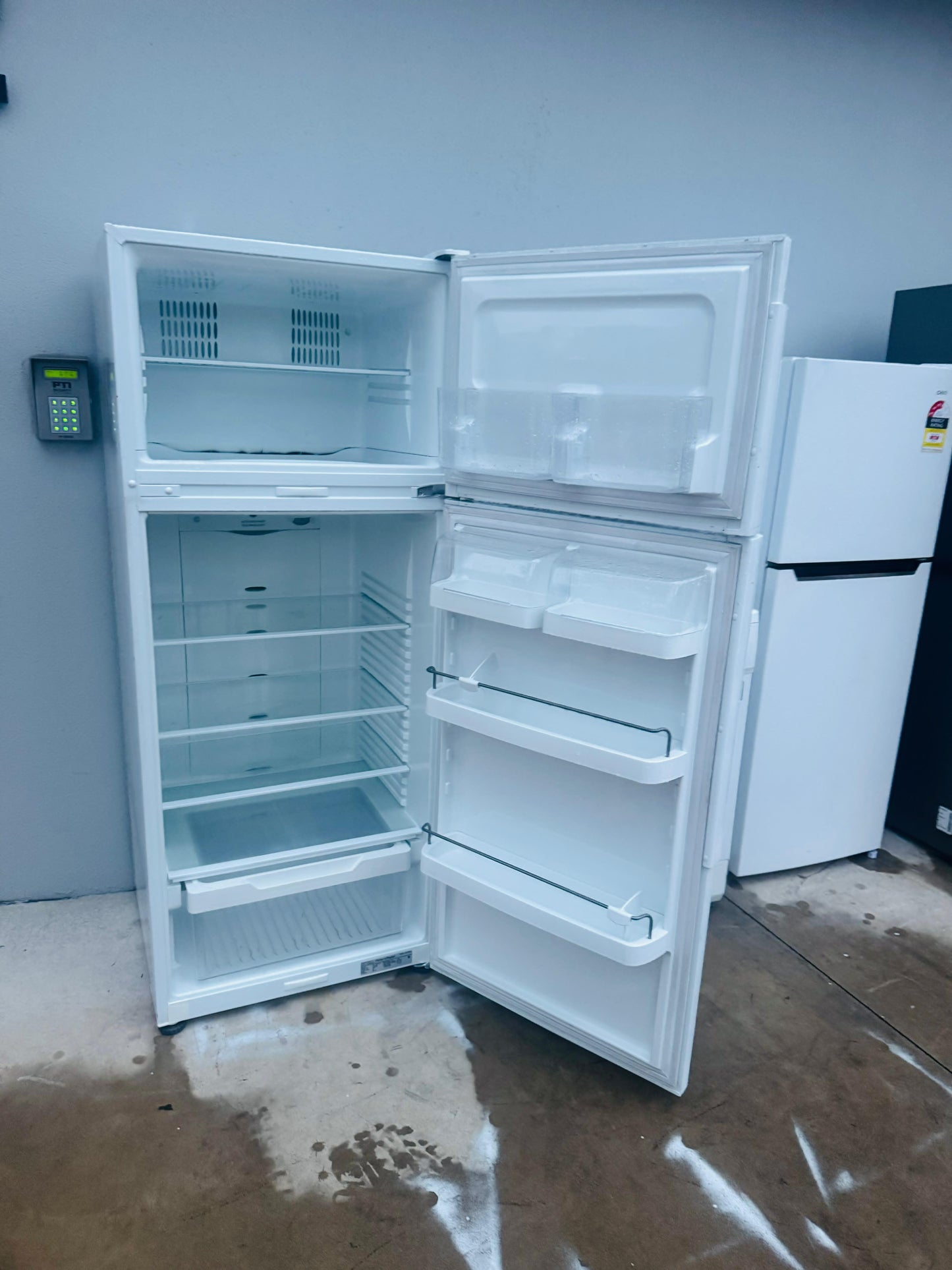 FISHER AND PAYKEL 380 LITRES FRIDGE FREEZER