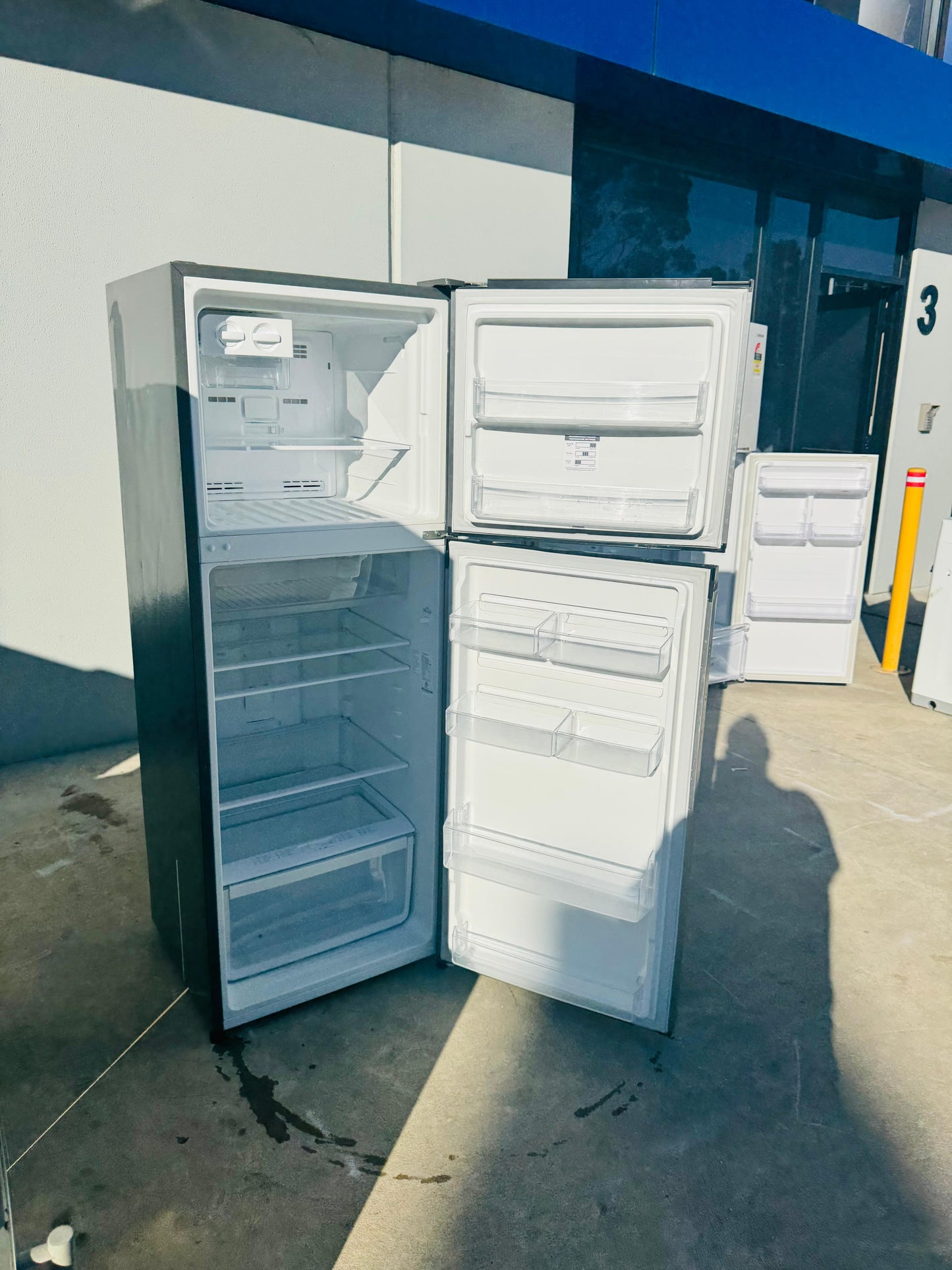 WESTINGHOUSE 340 LITRES FRIDGE FREEZER