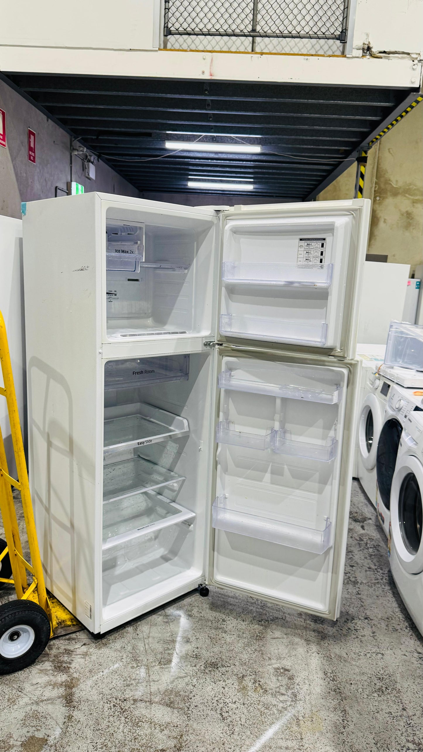 SAMSUNG 341 LITRES FRIDGE FREEZER