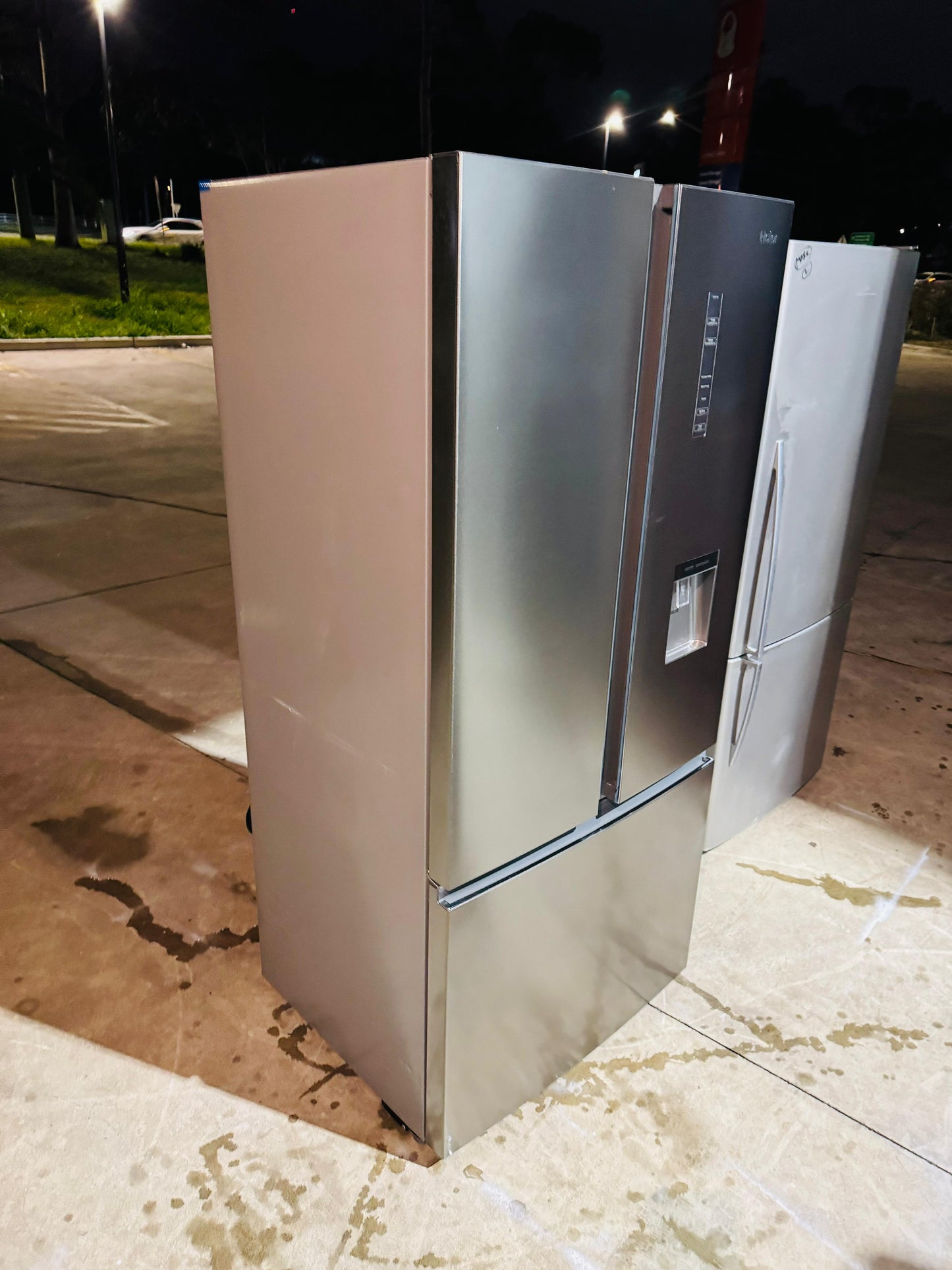 HAIER 514 LITRES FRIDGE FREEZER & NON PLUMBED WATER DISPENSER