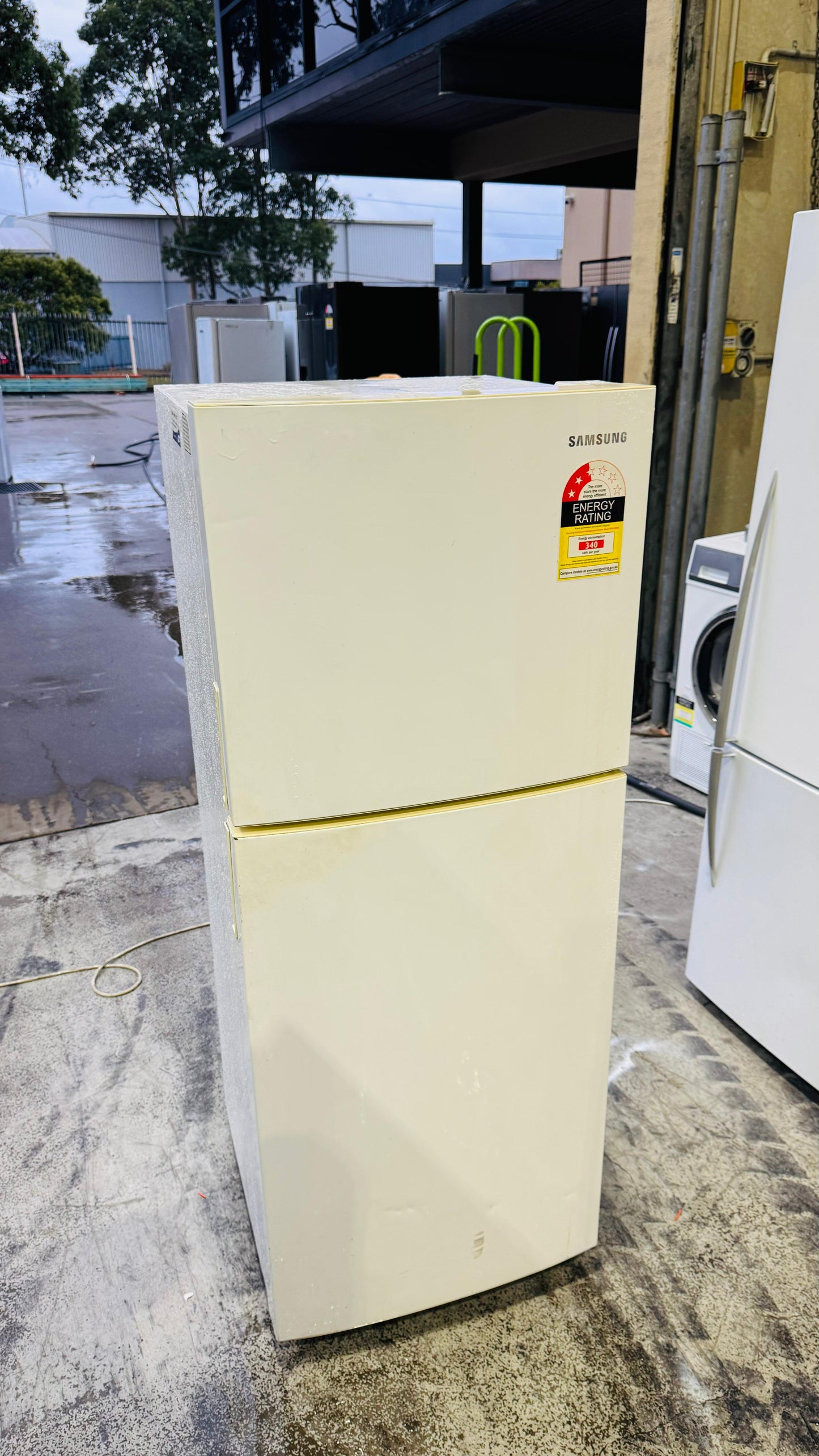 SAMSUNG 216 LITRES FRIDGE FREEZER